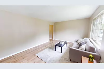 1884 Sevenhills Dr, Springfield Township, OH 45240 - Photo 2