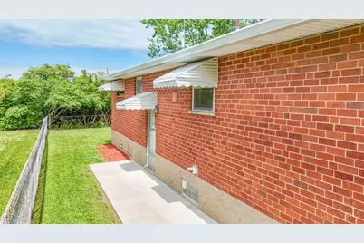 8613 Brent Drive, Springfield Township, OH 45231 - Photo 28