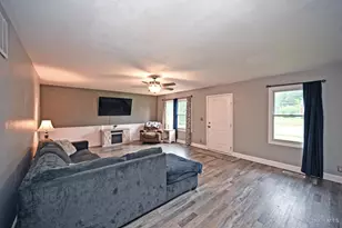 619 Carefree Dr, Union Township, OH 45244 - Photo 4