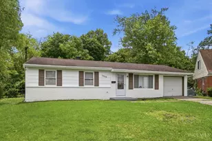 1855 Bluehill Dr, Springfield Township, OH 45240 - Photo 2