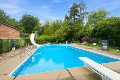 2056 Persimmon Court, Springfield Township, OH 45231 - Photo 2