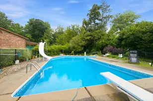 2056 Persimmon Ct, Springfield Township, OH 45231 - Photo 2