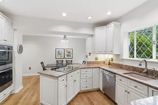 16 Far Hills Dr, Cincinnati, OH 45208 - Photo 6