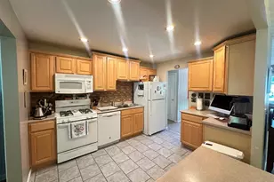 9832 Beau Ln, Springfield Township, OH 45231 - Photo 12
