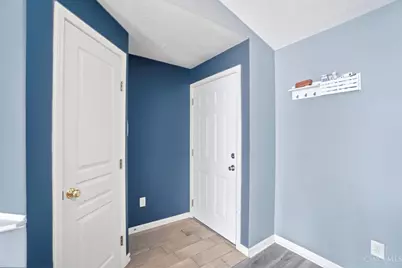 811 S Meadow Circle #305, Springfield Township, OH 45231 - Photo 4