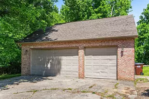 305 Eagle Knoll Dr, Washington Township, OH 45153 - Photo 2