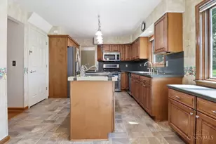 5905 Sovereign Dr, Sharonville, OH 45241 - Photo 6