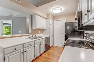 9821 Regatta Dr, Cincinnati, OH 45252 - Photo 8