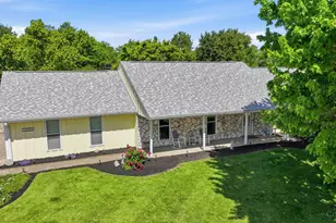 6033 Brofield Dr, Hamilton, OH 45011 - Photo 2