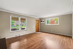 6721 Greenfield Dr, Springfield Township, OH 45224 - Photo 6
