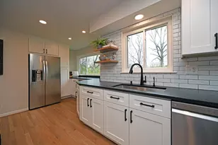8365 Squirrelridge Dr, Sycamore Township, OH 45243 - Photo 10