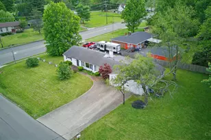 911 Lakeside Dr, Springfield Township, OH 45231 - Photo 4