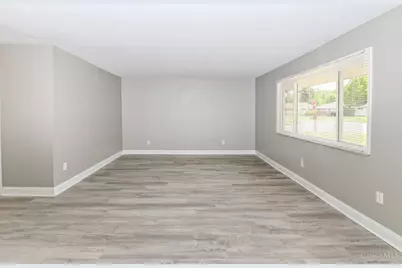 1316 Landis Lane, Springfield Township, OH 45231 - Photo 6