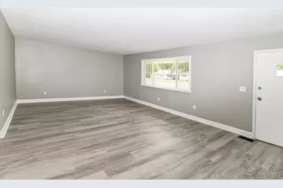 1316 Landis Lane, Springfield Township, OH 45231 - Photo 4