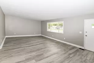 1316 Landis Ln, Springfield Township, OH 45231 - Photo 4