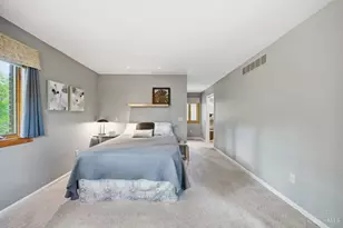 1325 Holman View Dr, Wyoming, OH 45215 - Photo 24
