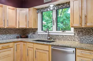1325 Holman View Dr, Wyoming, OH 45215 - Photo 14