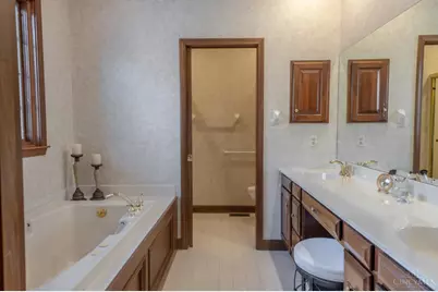 5025 Oakview Drive, Middletown, OH 45042 - Photo 12