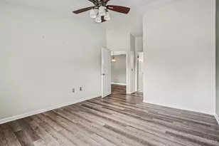 410 Carrington Ln, Loveland, OH 45140 - Photo 8