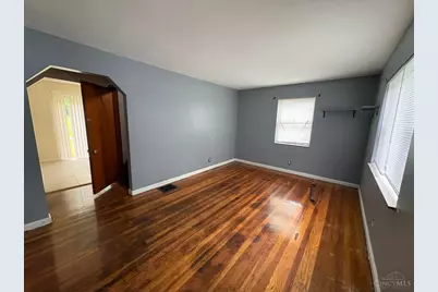 218 Ridgeway Road, Cincinnati, OH 45216 - Photo 2