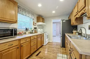 877 Tivoli Ln, Springdale, OH 45246 - Photo 14