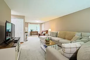 877 Tivoli Ln, Springdale, OH 45246 - Photo 6
