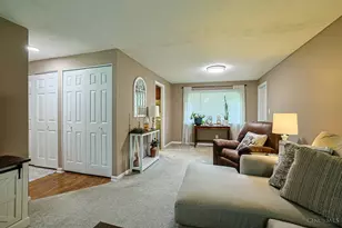 877 Tivoli Ln, Springdale, OH 45246 - Photo 8