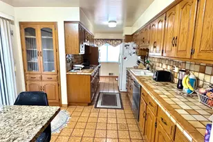 2451 Hunt Rd, Reading, OH 45215 - Photo 24