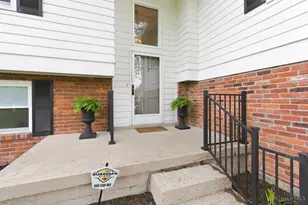 11662 Sharonwoods Ct, Cincinnati, OH 45241 - Photo 2