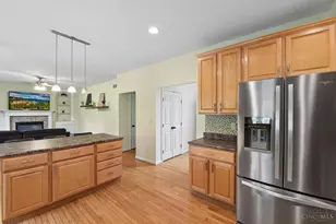 4869 Kleeman Green Dr, Cincinnati, OH 45211 - Photo 8