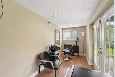 4869 Kleeman Green Drive, Cincinnati, OH 45211 - Photo 38