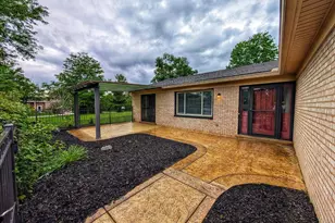 7244 Hollywood Dr, West Chester, OH 45069 - Photo 2