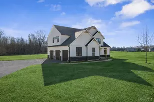 2668 Harry A Hill Dr, Tate Township, OH 45106 - Photo 2