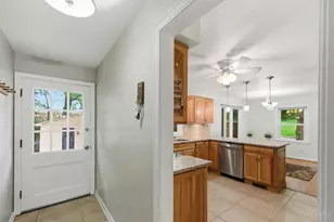 1204 Forest Ct, Wyoming, OH 45215 - Photo 8