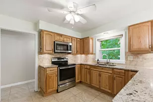 1204 Forest Ct, Wyoming, OH 45215 - Photo 10
