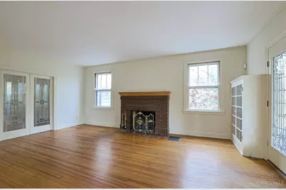 115 E Mills Avenue, Wyoming, OH 45215 - Photo 8
