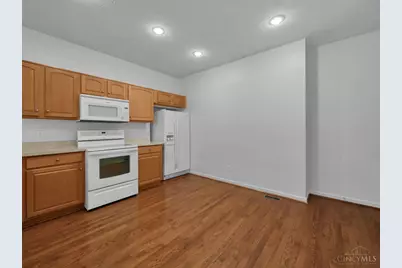 955 Crossing Pointe #8E, Cincinnati, OH 45231 - Photo 8