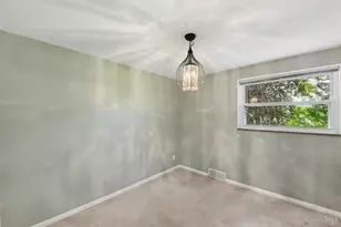 5692 Lauderdale Dr, Cincinnati, OH 45239 - Photo 20