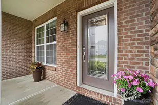 7673 Hempston Cir, Maineville, OH 45039 - Photo 2