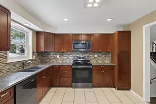 1344 Plazaview Ct, Anderson Township, OH 45255 - Photo 10