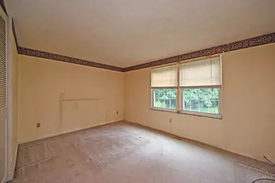 1047 Beacon Street, Cincinnati, OH 45230 - Photo 12