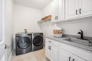5570 Eagles Watch Wy, Miami Township, OH 45150 - Photo 24