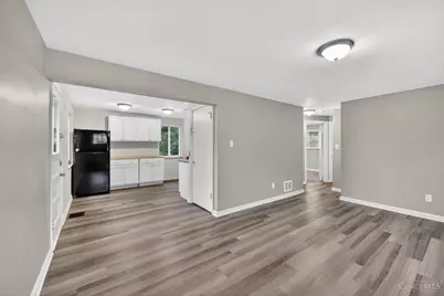 6331 Stover Avenue, Golf Manor, OH 45251 - Photo 12