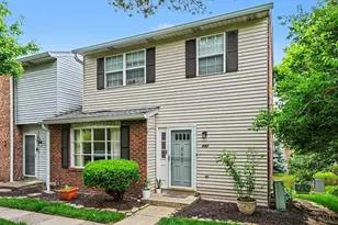 492 Maple Cir Dr, Springdale, OH 45246 - Photo 1