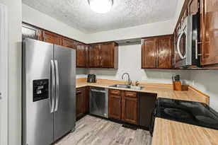 492 Maple Cir Dr, Springdale, OH 45246 - Photo 8