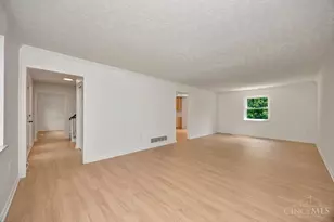 7764 Rolling Meadows Dr, West Chester, OH 45069 - Photo 8