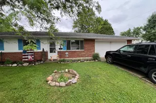 304 Sunset Dr, Carlisle, OH 45344 - Photo 1