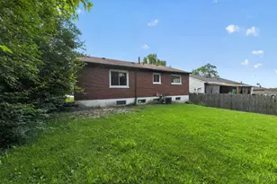 5987 Sunridge Dr, Cincinnati, OH 45224 - Photo 6