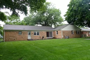 688 Buff Ct, Springfield Township, OH 45231 - Photo 2