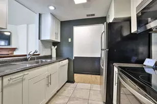 989 Paradrome St, Cincinnati, OH 45202 - Photo 10